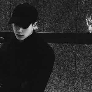 娇妻被交换黑人又大又粗又硬
